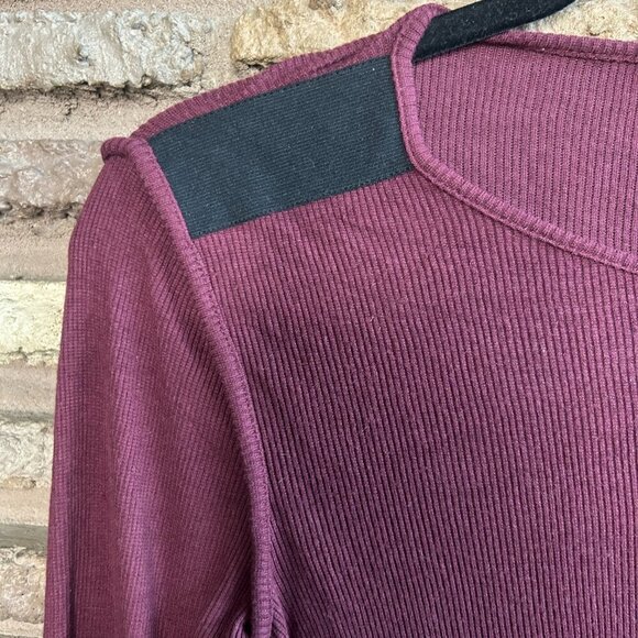 Theory Mulberry with Black Shoulders Long Sleeve T-Shirt Size Small - Picture 2 of 6